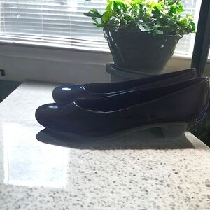 Soft Style Patent Leather Low Heel Pump NWOT Size 12